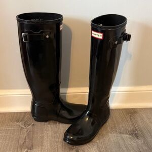 Hunter Women’s Glossy Black Rain Boots Size 8